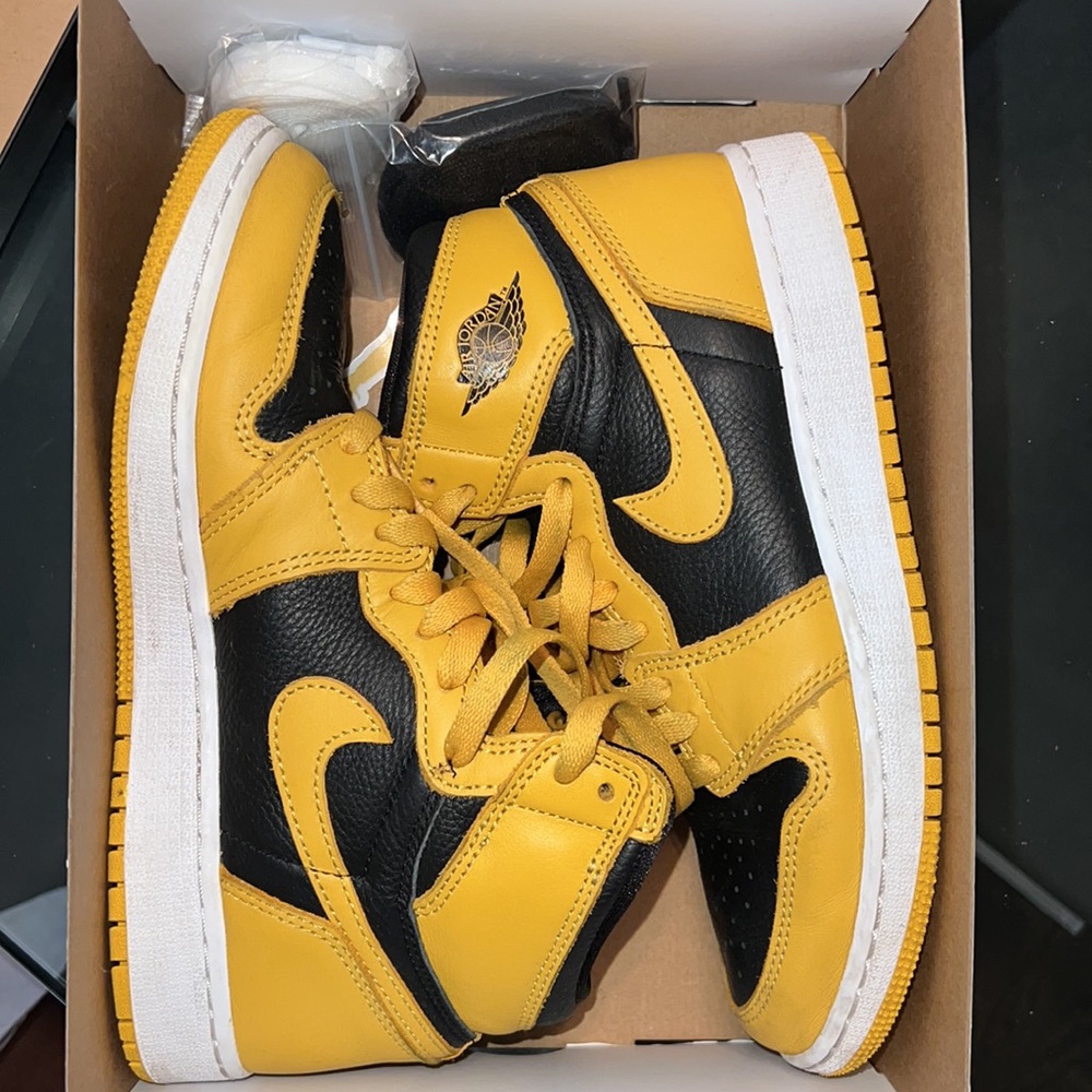 Air Jordan 1 Retro High Sneakers!